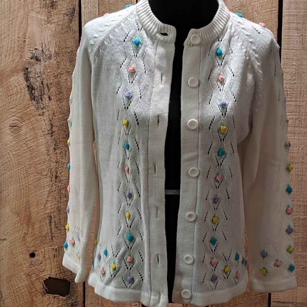 Cottage Core Vintage Dorette rosebud spring or Easter cardigan large